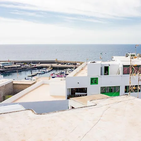 Sea Breeze Apartment *