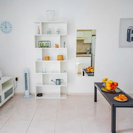 Sea Breeze Apartment *